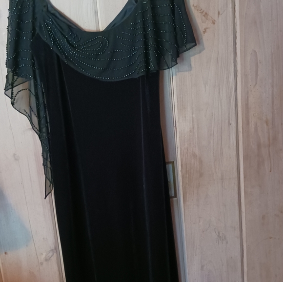 SL FASHIONS BLACK VELVET DRESS SIZE 8 - Picture 4 of 8
